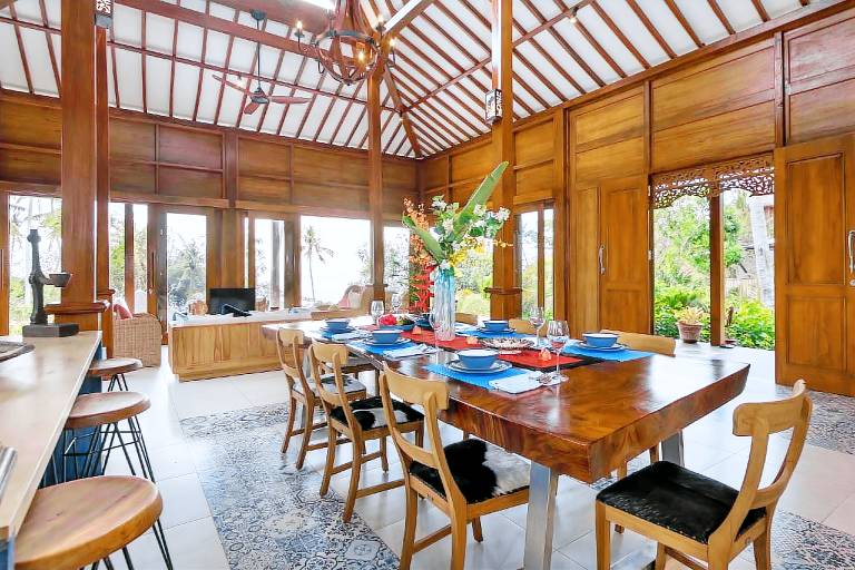 Beachfront Villa Ronggo Mayang at Balian — photo 5