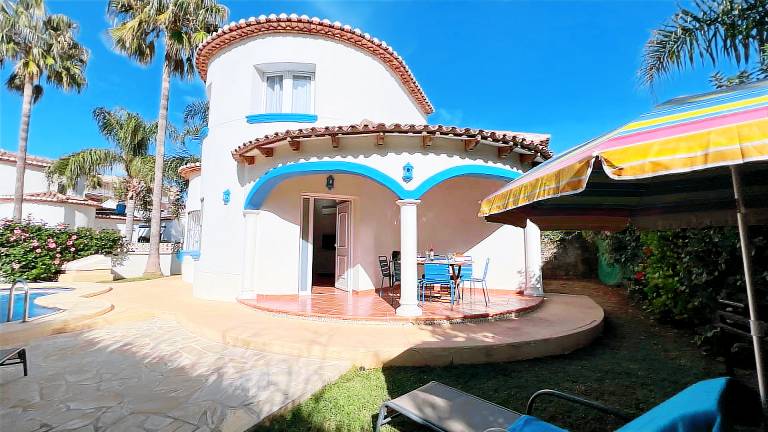 Villa with patio, barbecue & private pool — photo 3