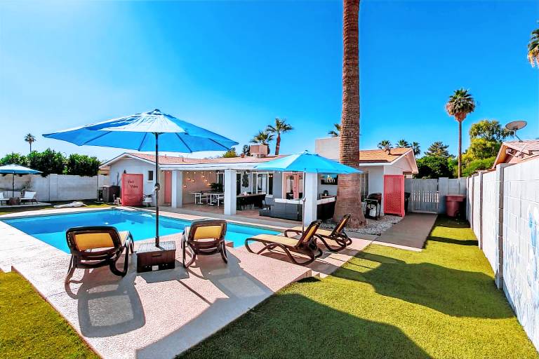 NEW The Desert Bloomhouse with Heated Pool