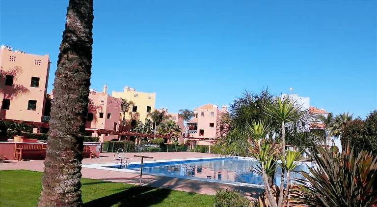 Fully equipped holiday apartment with patio, garden & pool | Perfect for remote work | Pet-friendly in Ayamonte