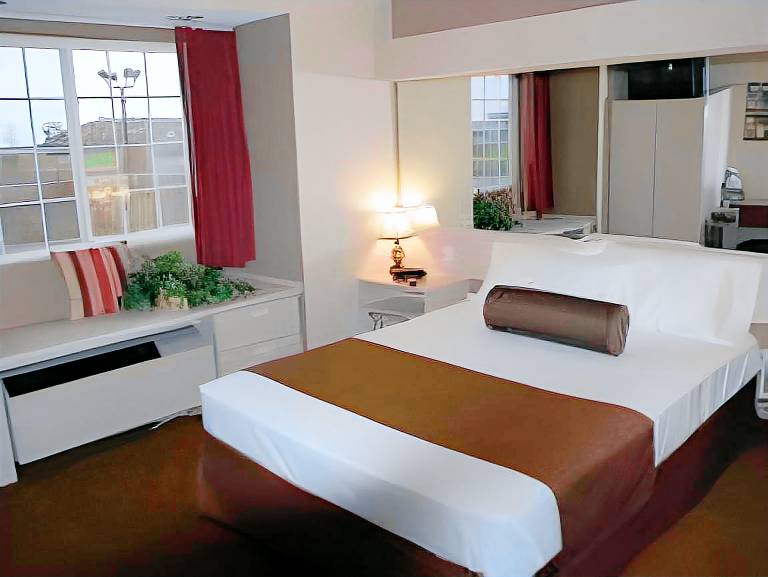 Patti's Inn and Suites in Kent, IL