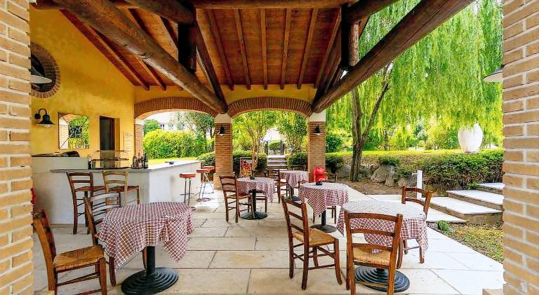 Farm with terrace, yard & pool | Pet-friendly — photo 5