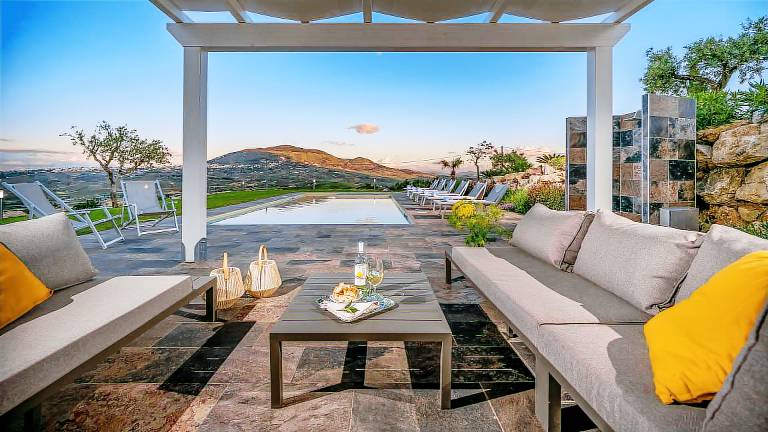 Villa with private pool, barbecue & yard | Mountain view | Perfect for remote work — photo 3