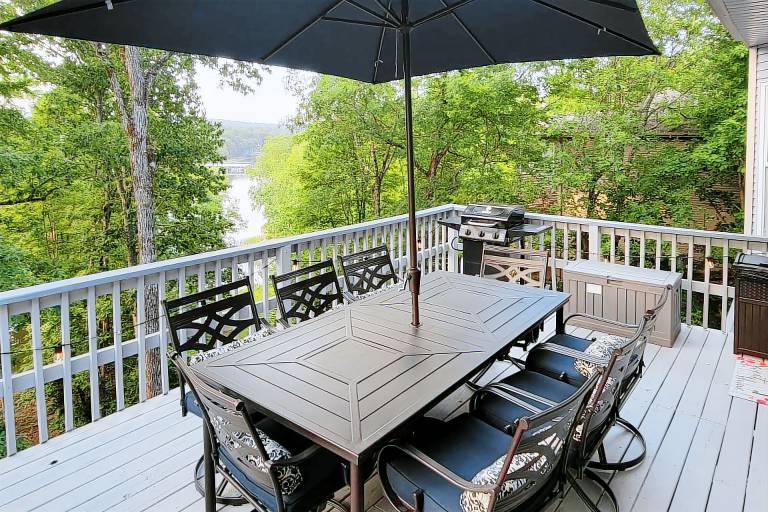 Kayaks & Boat Dock: Lakeside Hot Springs Retreat — photo 2