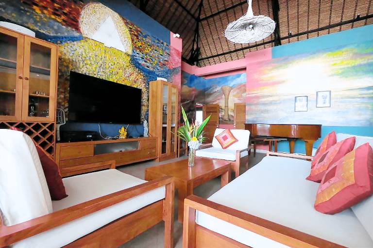 Charming villa with jacuzzi, yard & private pool | Good for workation | Pets are welcome — photo 2