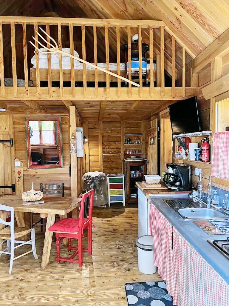 Pleasant gite with yard, barbeque & terrace | Dogs allowed — photo 3