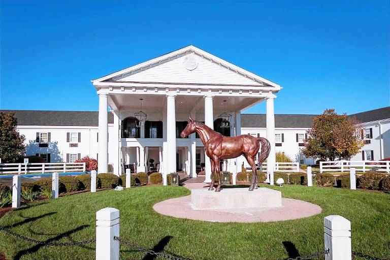 The Campbell House Lexington, Curio Collection by Hilton in Kent, KY