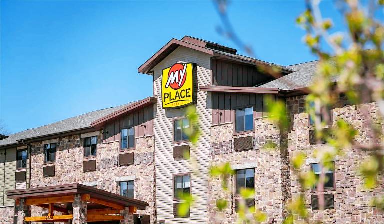 My Place Hotel Green Bay in Lam