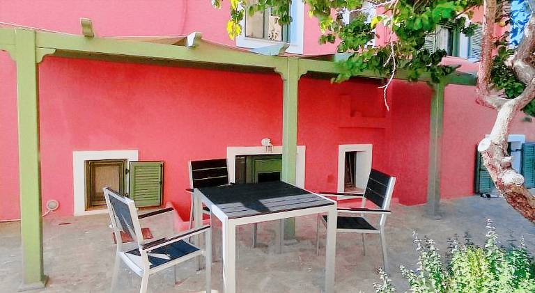 Wonderful rental apartment with terrace & yard | Next to the beach | Pets are welcome in Aegina