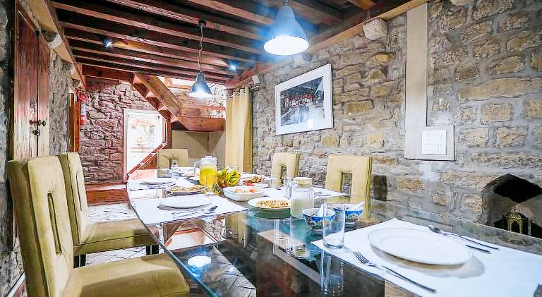 SaffronStays Kasauli Estate Royalty - 5BR Heritage Home with Lawn — photo 4