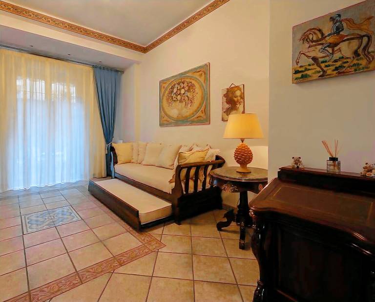 Apartment with patio & yard — photo 4