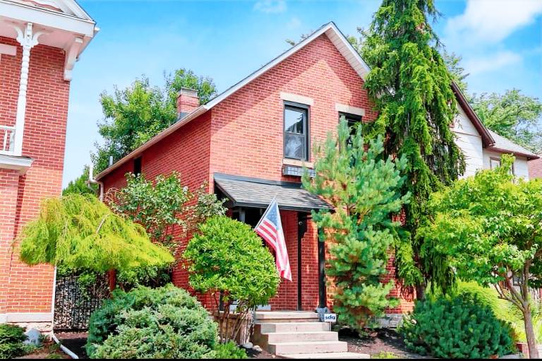 Children-friendly ample vacation home with garden | Dogs allowed in Franklin, OH