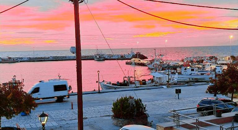 Beautiful holiday apartment with barbecue, patio & garden | Close to the beach | Pets allowed in Sithonia