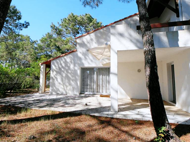 Vacation home with yard in La Tranche-sur-Mer