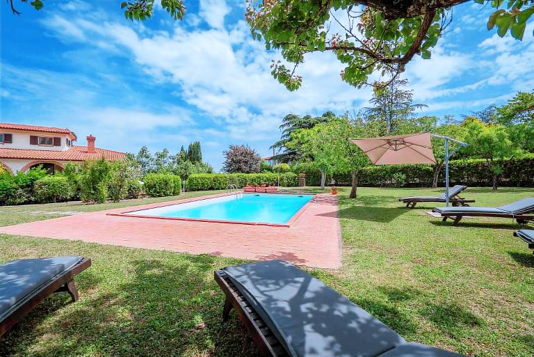 Charming rental with barbeque, terrace & private pool | Pet-friendly — photo 5