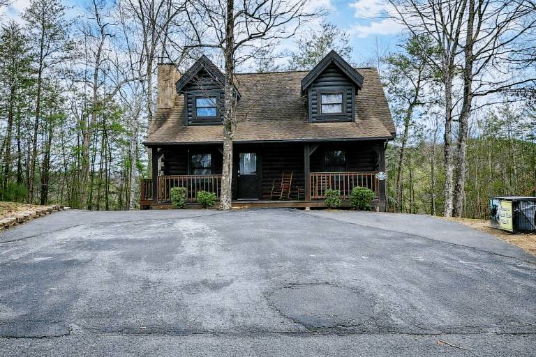 Cabin with private pool & patio — photo 3