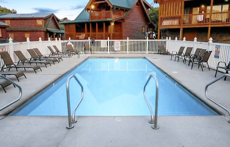 Child-friendly cabin with jacuzzi, BBQ & pool | Mountain view | Dogs allowed — photo 3