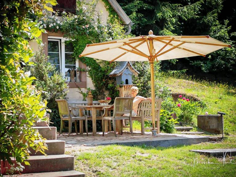 Cottage with garden — photo 3