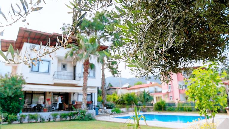 Vacation home with grill, garden & terrace in Kemer