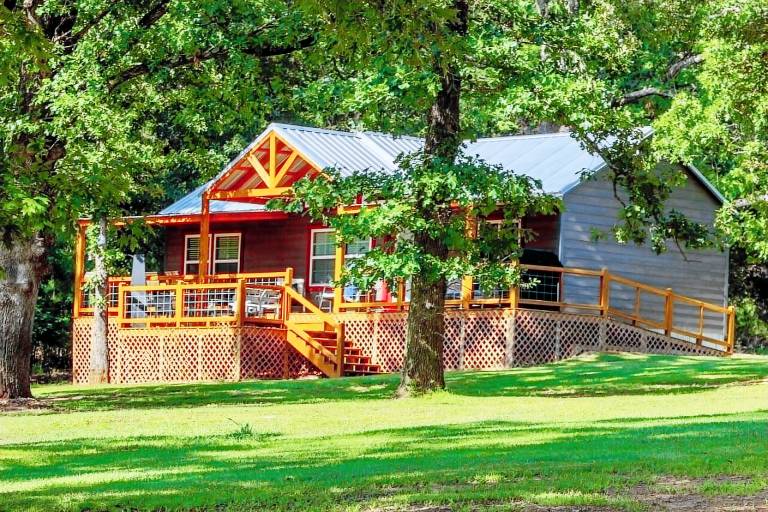 Cabin  Mineola