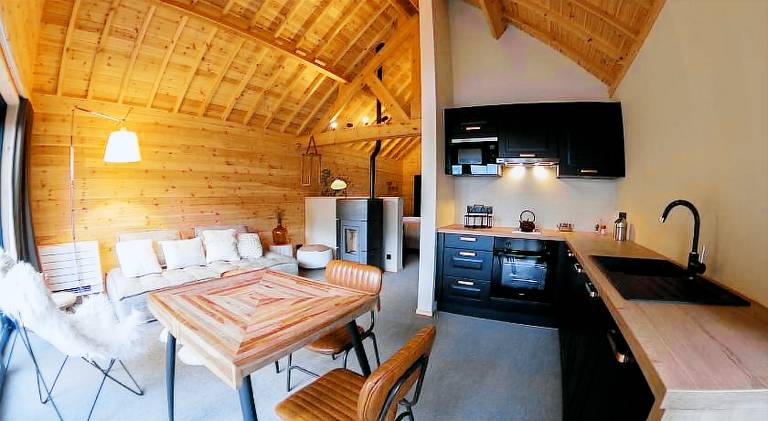 Lodge with garden, patio & hot tub | Perfect for remote work — photo 2