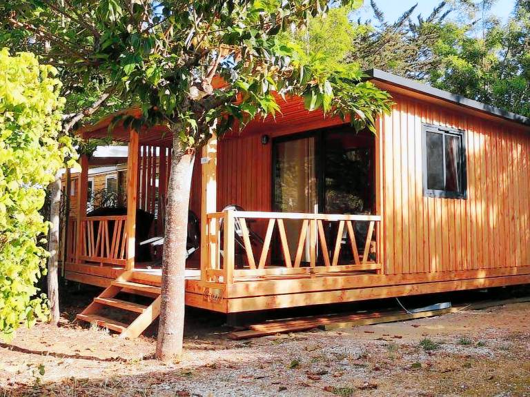Chalet with terrace & heated pool — photo 4