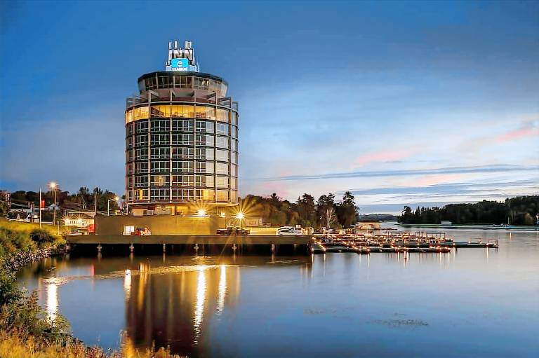 Clarion Lakeside Inn & Conference Centre