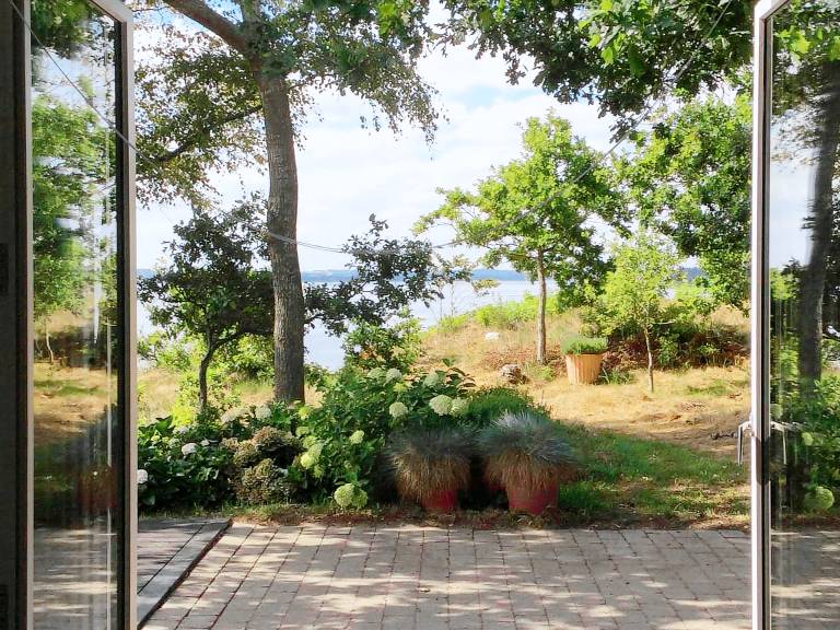 Architect-designed house with private beach — photo 4