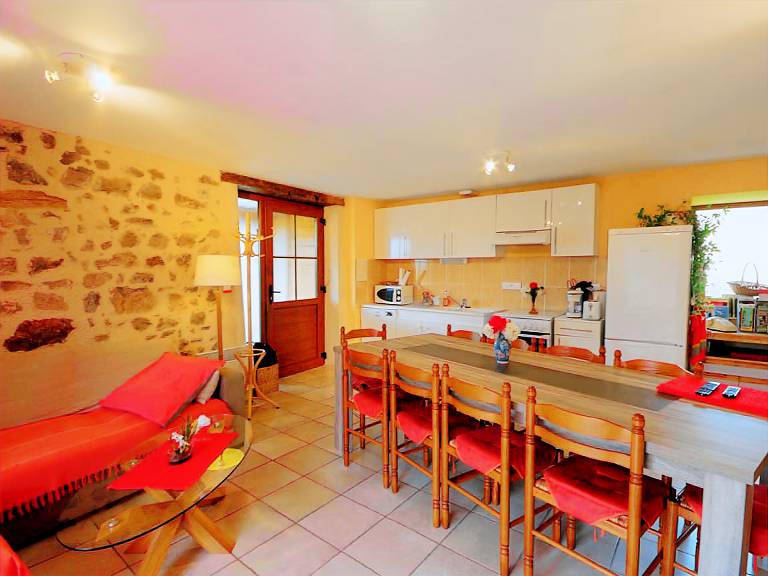 Cottage with grill & yard — photo 4