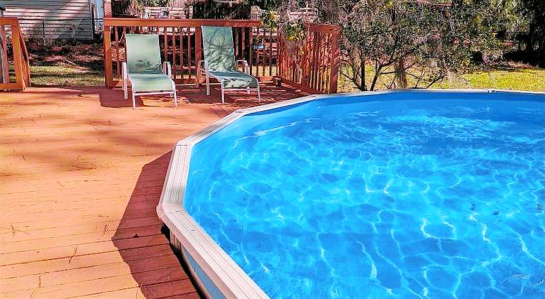 Vacation home with pool — photo 3