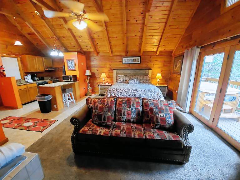 Gatlinburg Hot Tub Pet Friendly WiFi Fireplace — photo 4