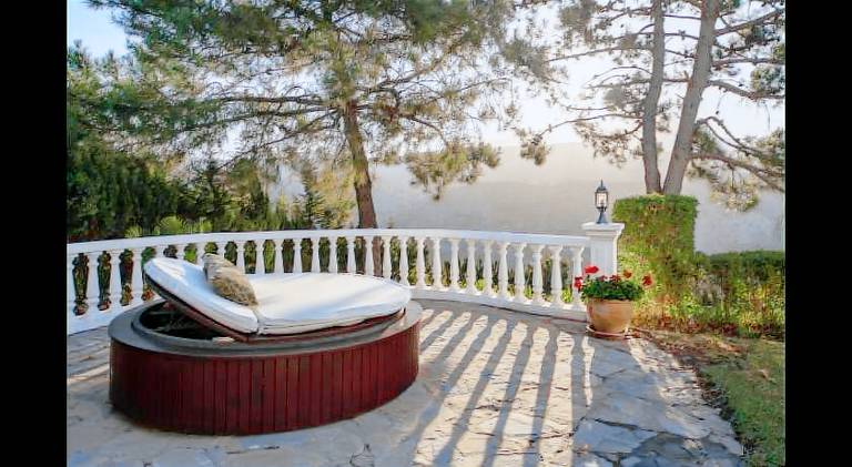 Villa with pool — photo 5