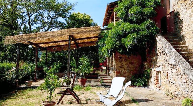 Farm with barbeque, patio & garden — photo 3