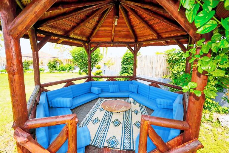 Child-friendly villa with BBQ, jacuzzi & pool | Pets are welcome — photo 5