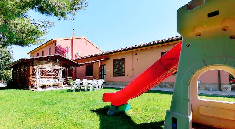 Beautiful farm with barbecue, patio & garden | Dogs allowed — photo 3