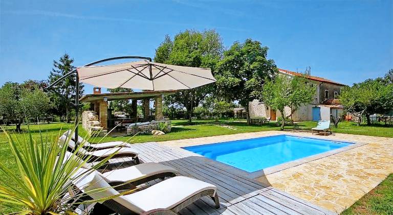 Vacation home with pool in Umag