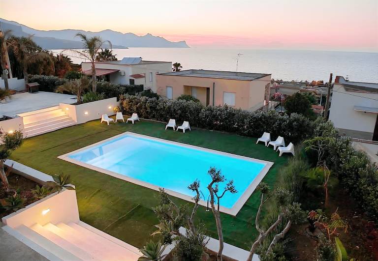 Villa Dwellings With Pool For Exclusive Use — photo 3