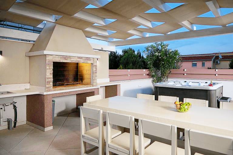 Villa with private pool, BBQ & patio | Water view — photo 5