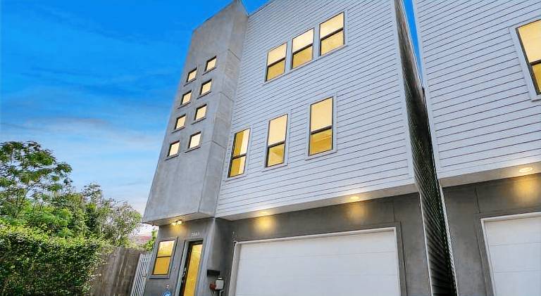 Skyline Views - Sleeps 10 Home Near Downtown — photo 5