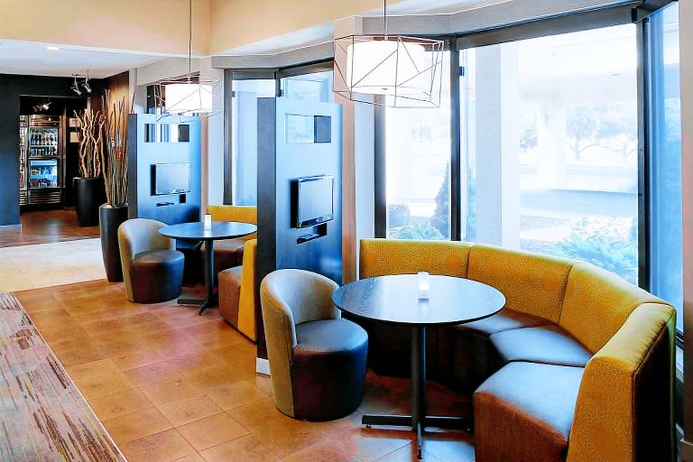 Courtyard by Marriott Detroit Dearborn — photo 5