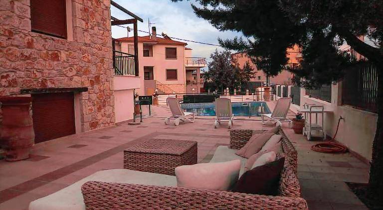 Fully equipped wonderful vacation home with yard, patio & grill | Pets are welcome — photo 4