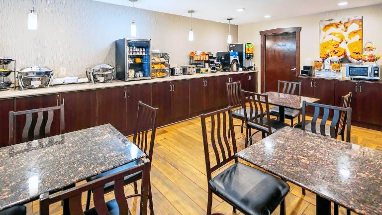 Best Western Crown Inn & Suites — photo 5