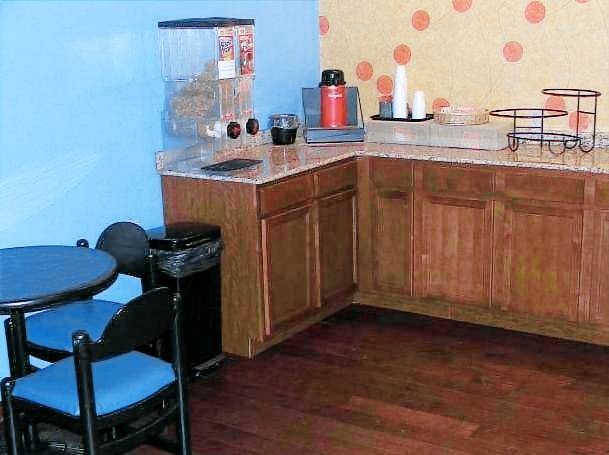 Americas Best Value Inn Waco — photo 4