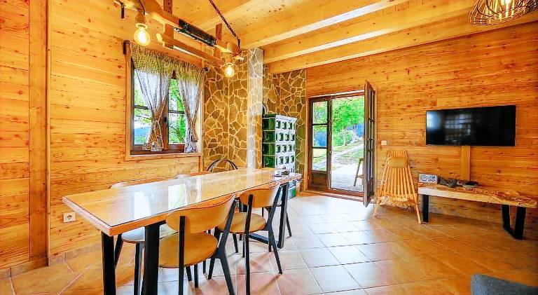 Chalet with hot tub — photo 2