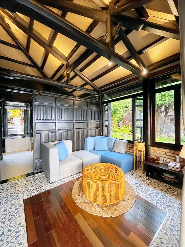 Villa with pool, hot tub & BBQ | Water view — photo 5