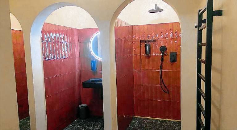 Apartment with pool & hot tub | Near Prague Castle | Pet-friendly — photo 3