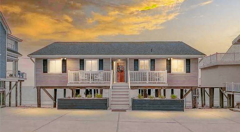Bay Bliss - Private Beachfront Home with 180° Views & Hot Tub! — photo 5
