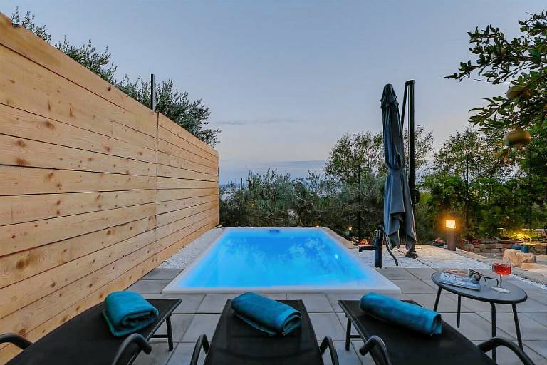 Vacation home with barbeque, pool & garden — photo 3