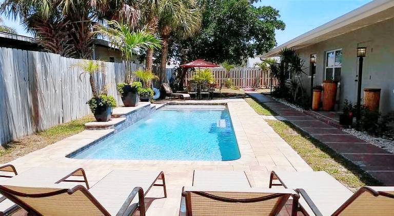 Apartment with pool — photo 3