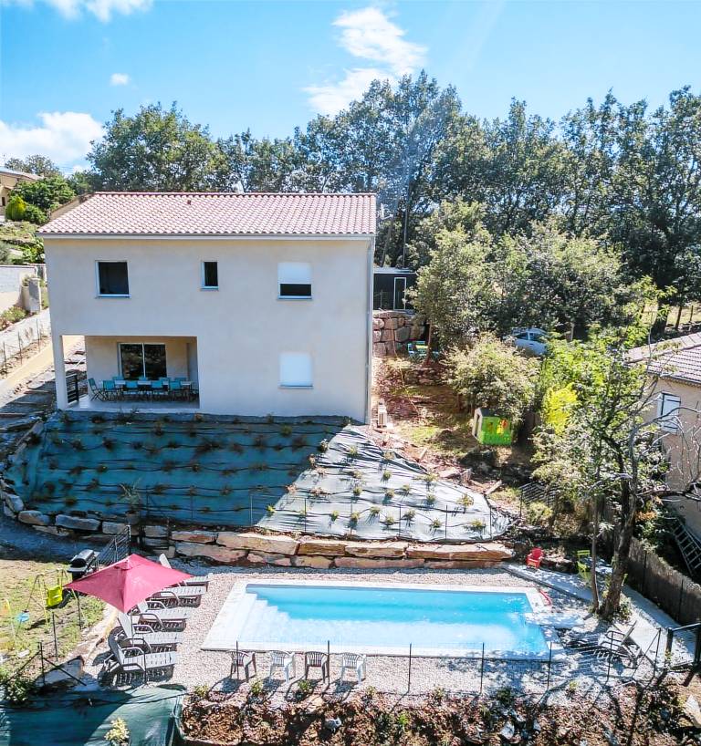 Villa 'Gite Les Bouches Rouges' with Mountain View, Wi-Fi and Air Conditioning — photo 2